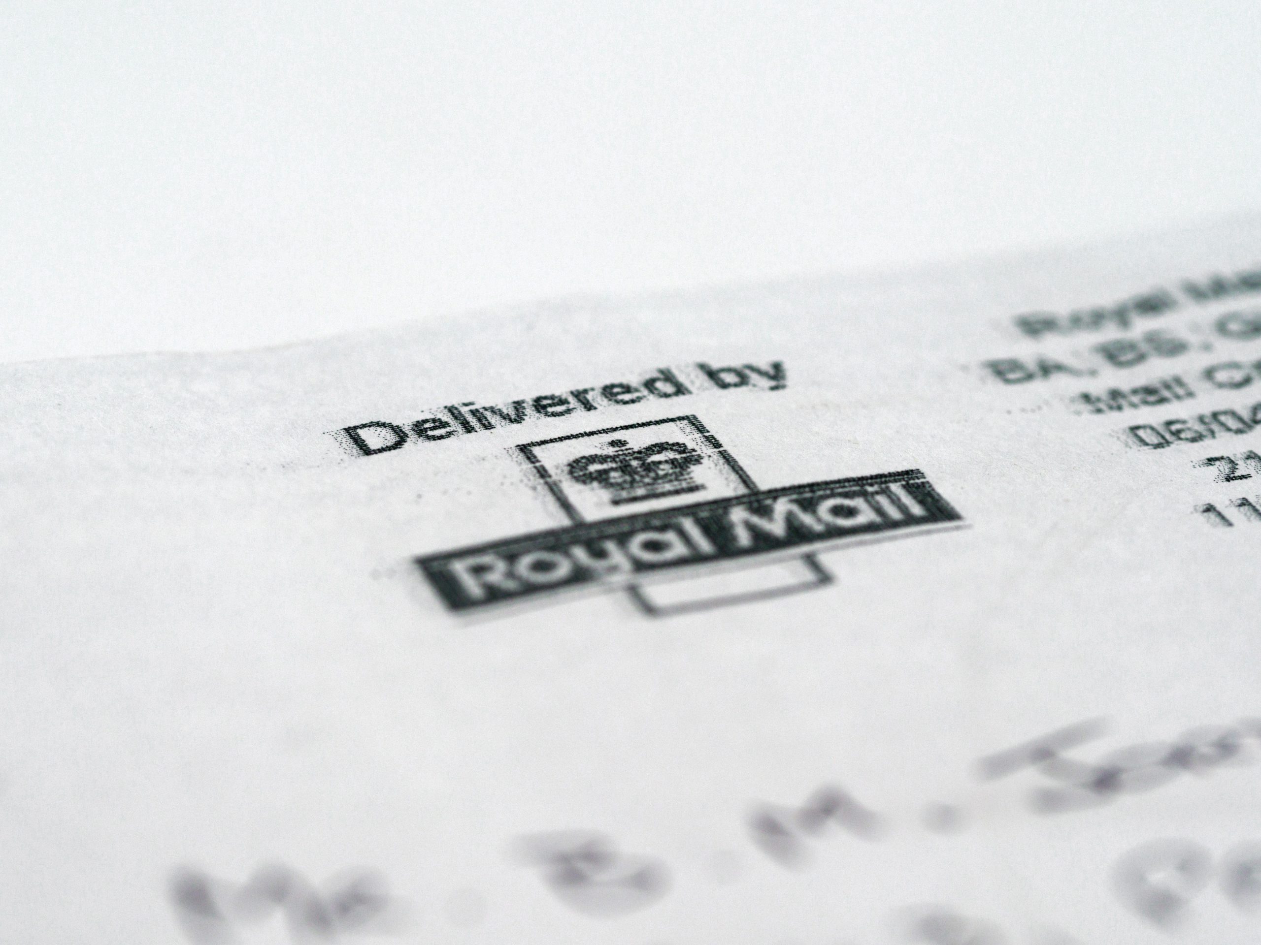Timbre Royal Mail gros plan sur document