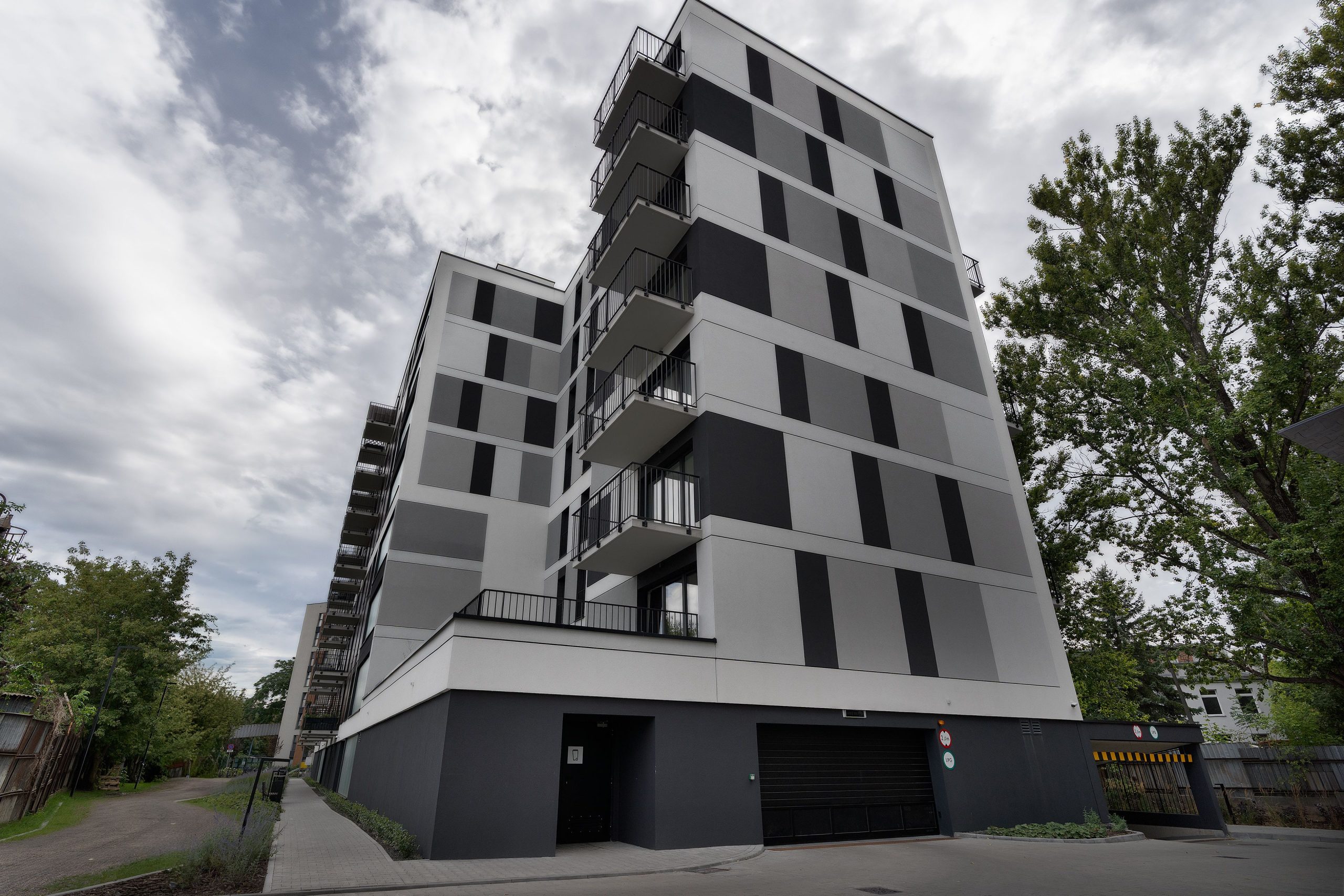 Immeuble urbain contemporain avec balcons à Lyon